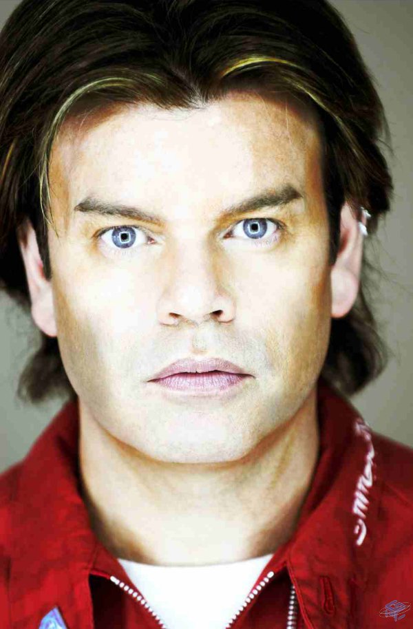 Crazy Oakenfold Mixing it up for GoldenEye